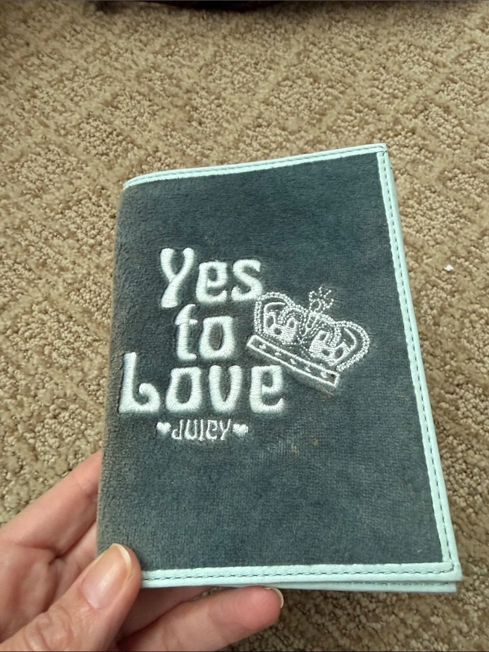 Juicy Couture 'Yes to Love' Velvet passport case - Gray/Teal